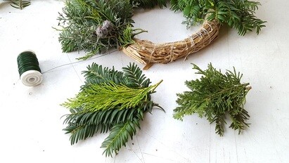 How to make a Christmas wreath