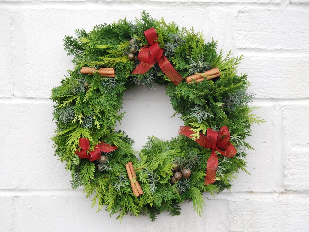 How to make a Christmas wreath